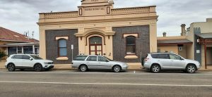 Chase cars stopped at Eudunda